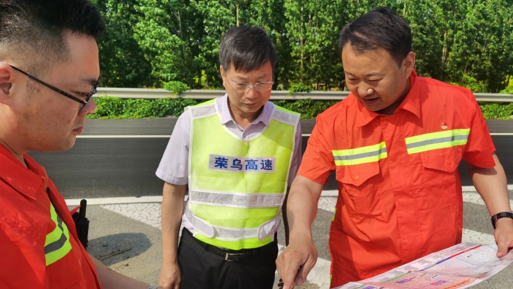 孙明山到基层单位督导主题教育开展和课题研究情况